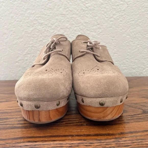 Anthropologie Pilcro Kilty Suede Clog Heels Size 9 Mules & Clogs